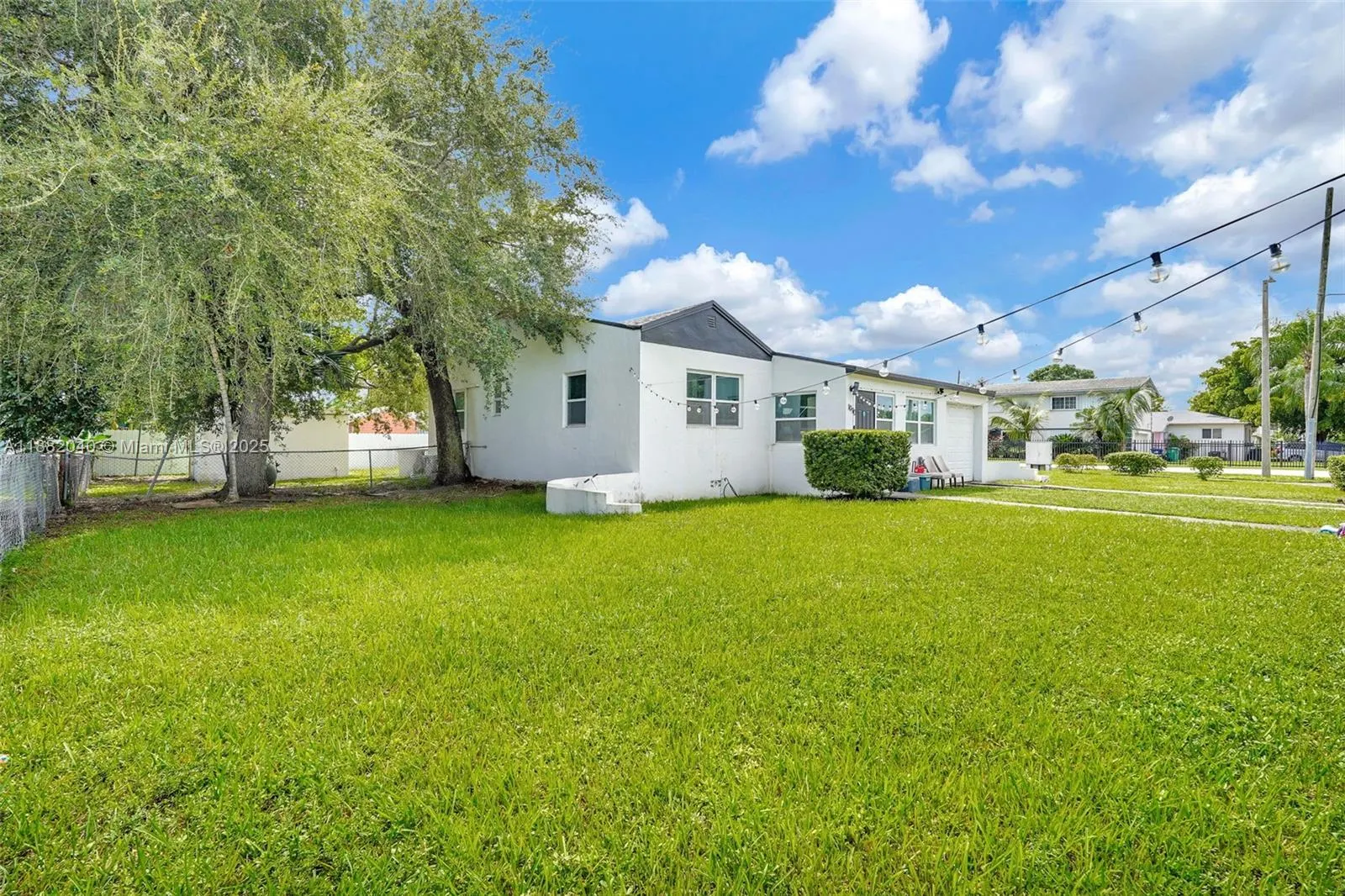 1090 NW 77th St