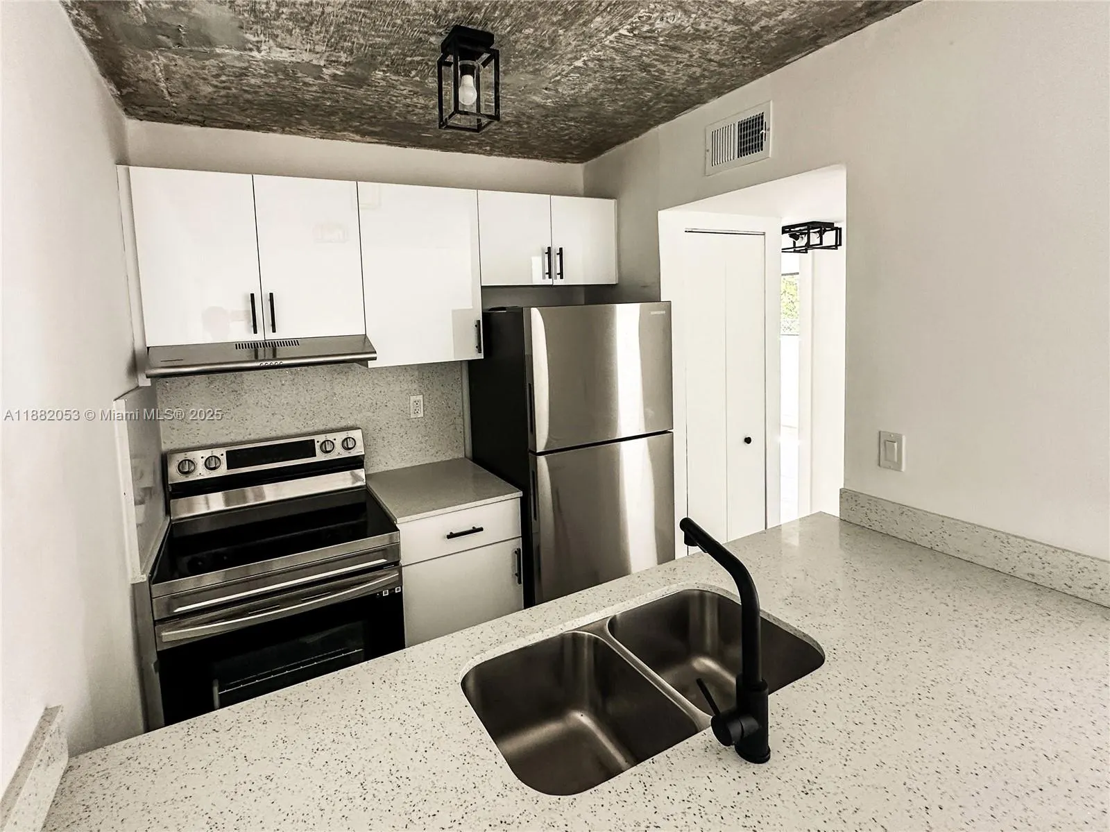 190 NW 69th St, #8