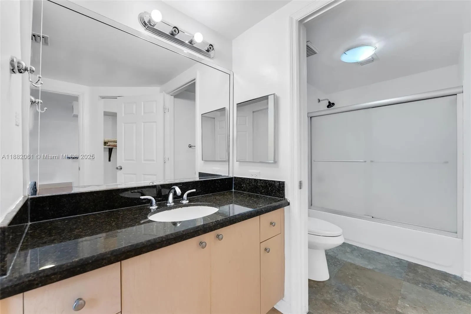 2464 Centergate Dr, #203