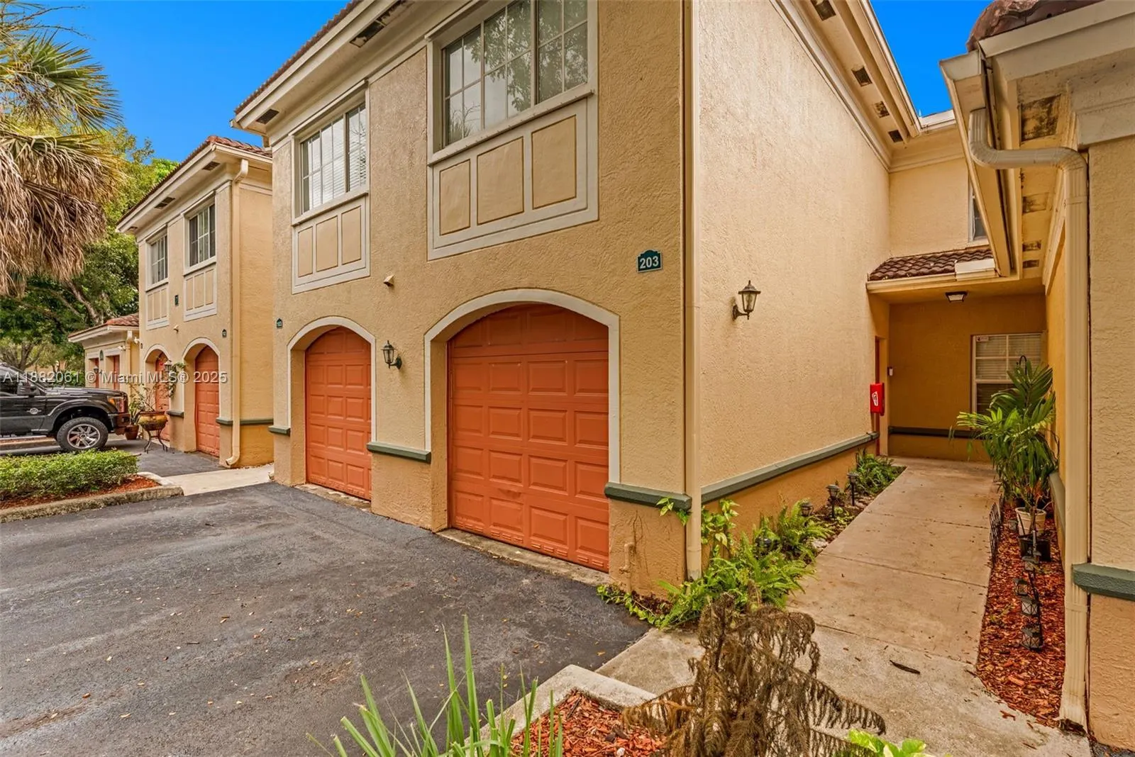 2464 Centergate Dr, #203