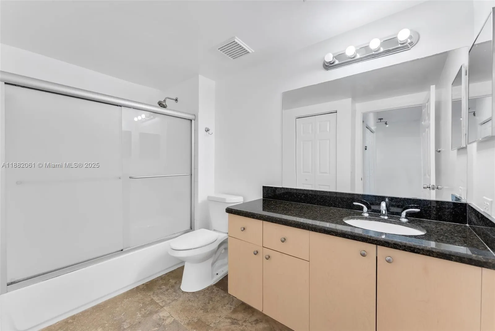 2464 Centergate Dr, #203