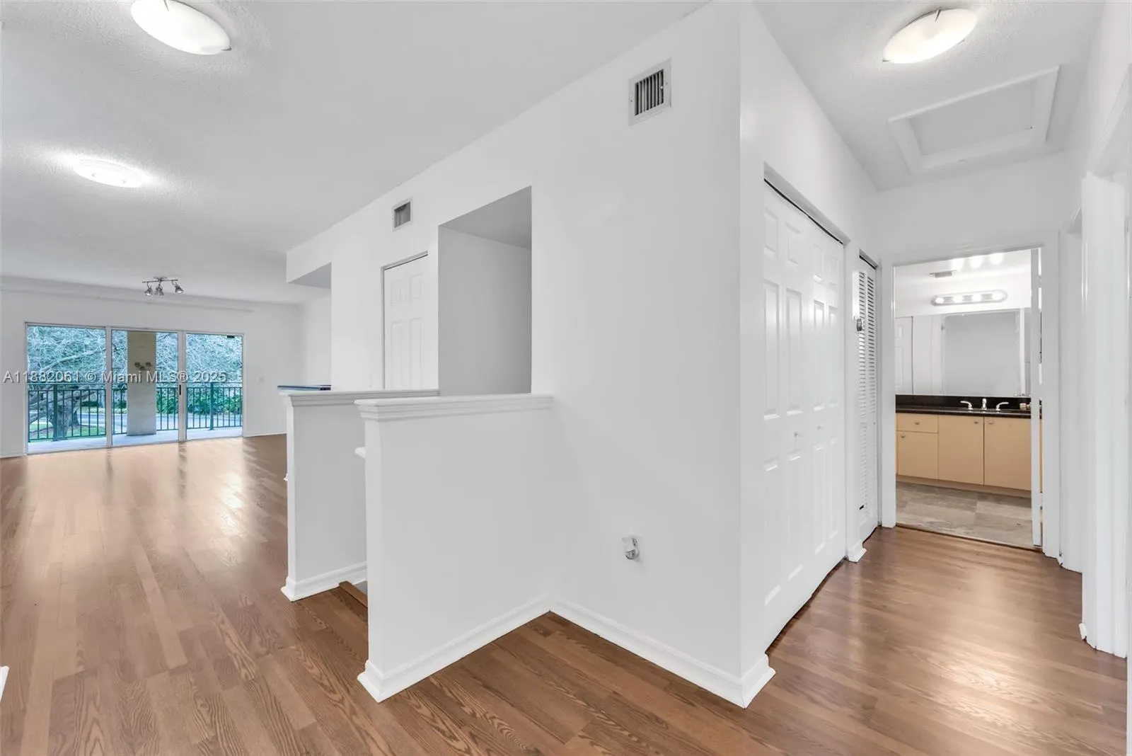 2464 Centergate Dr, #203