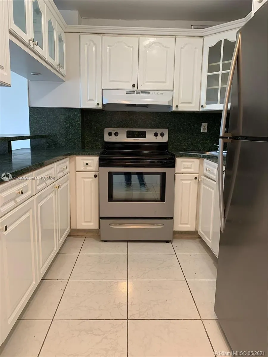 1325 W 68th St, #514