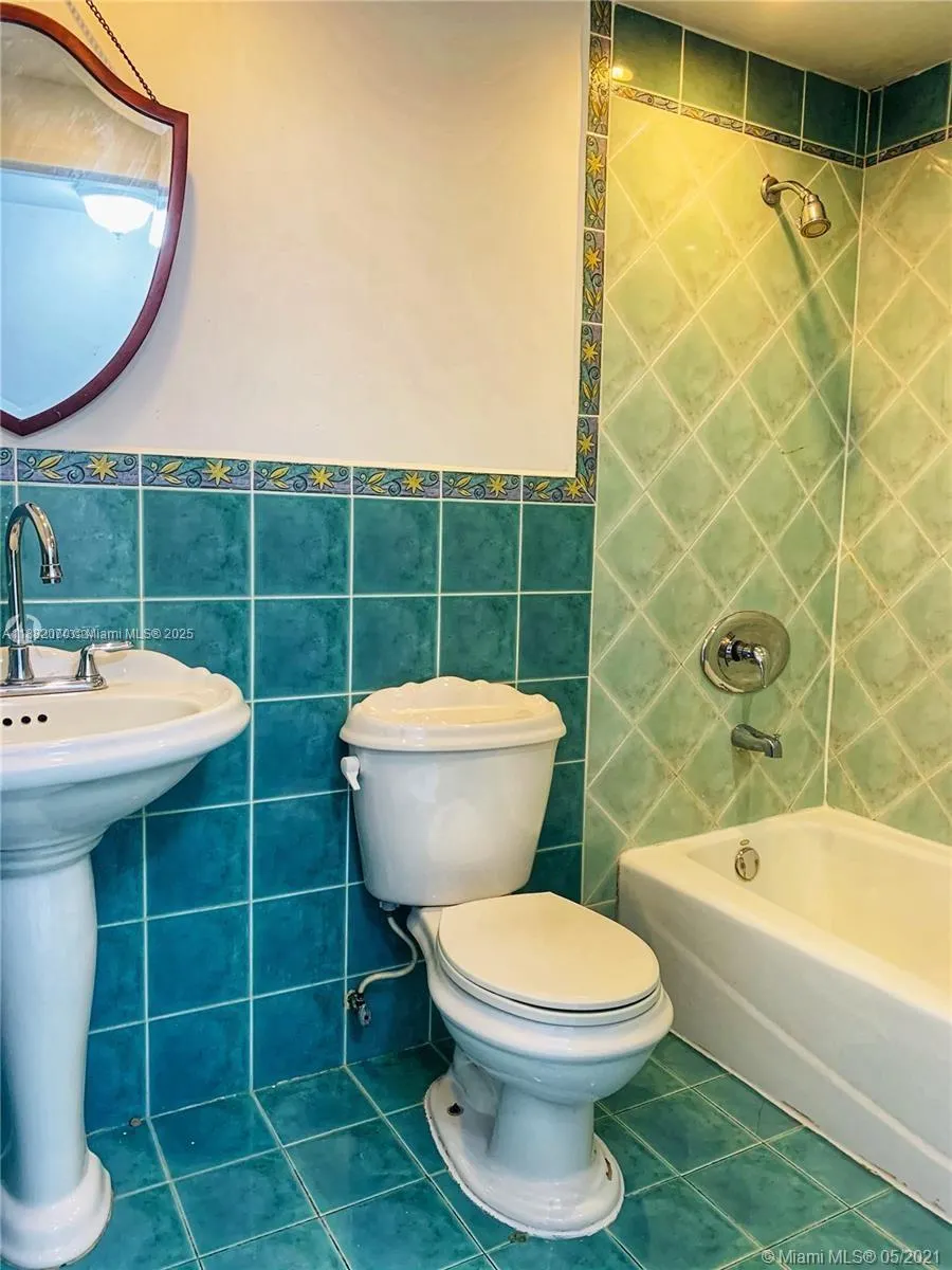 1325 W 68th St, #514