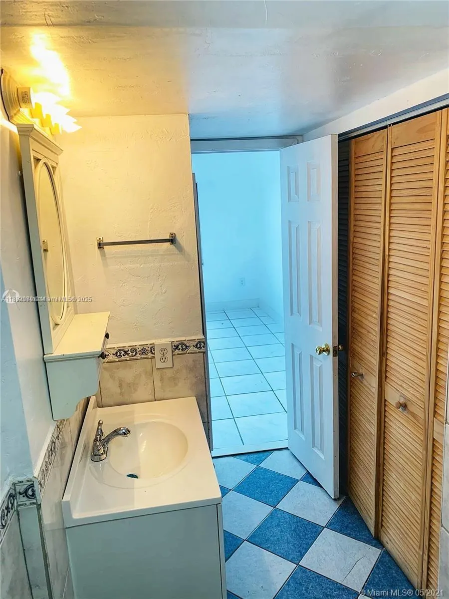 1325 W 68th St, #514