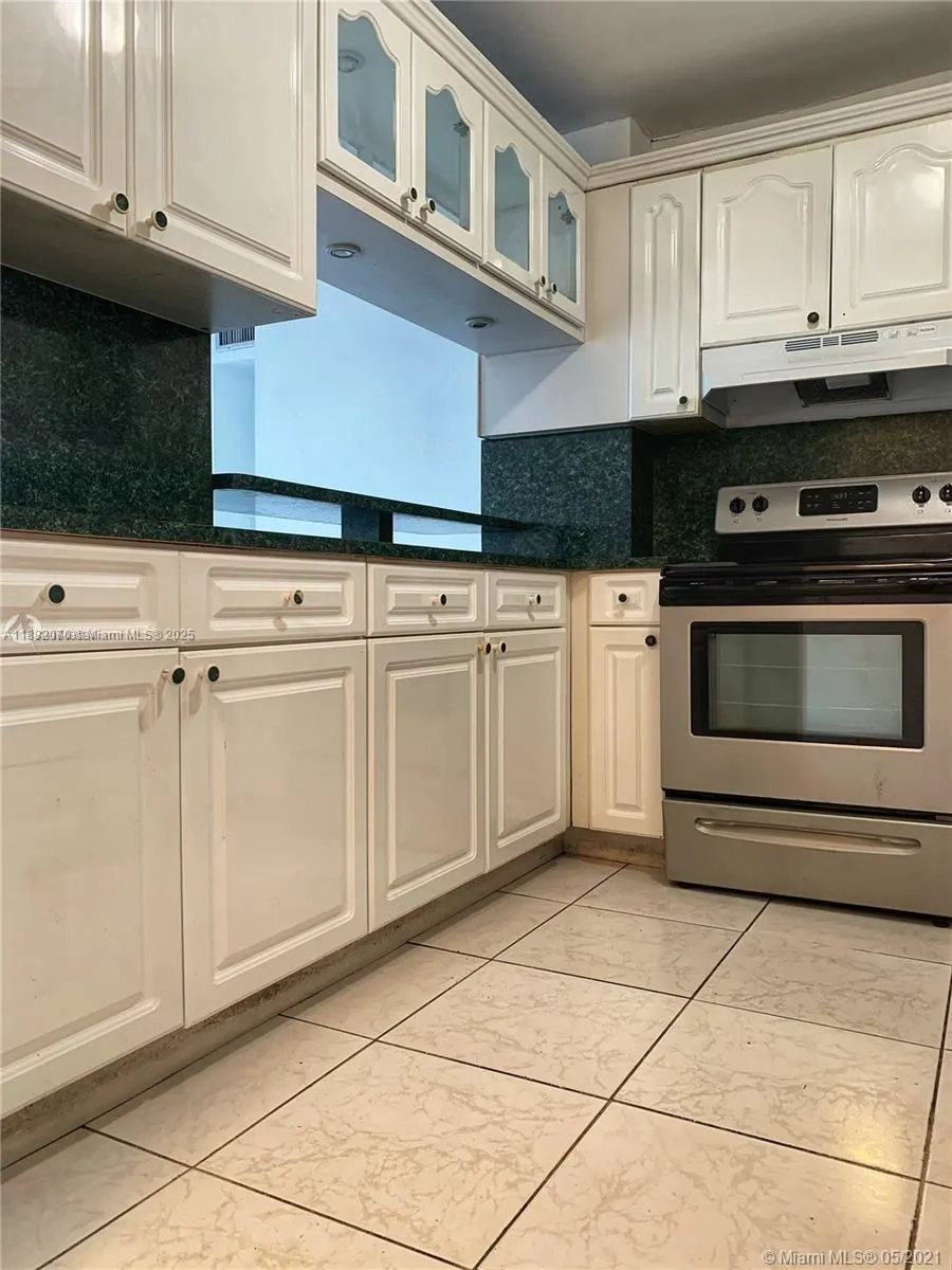 1325 W 68th St, #514