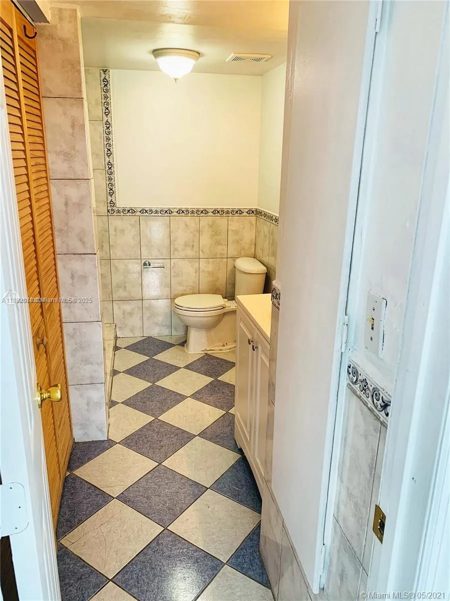 1325 W 68th St, #514