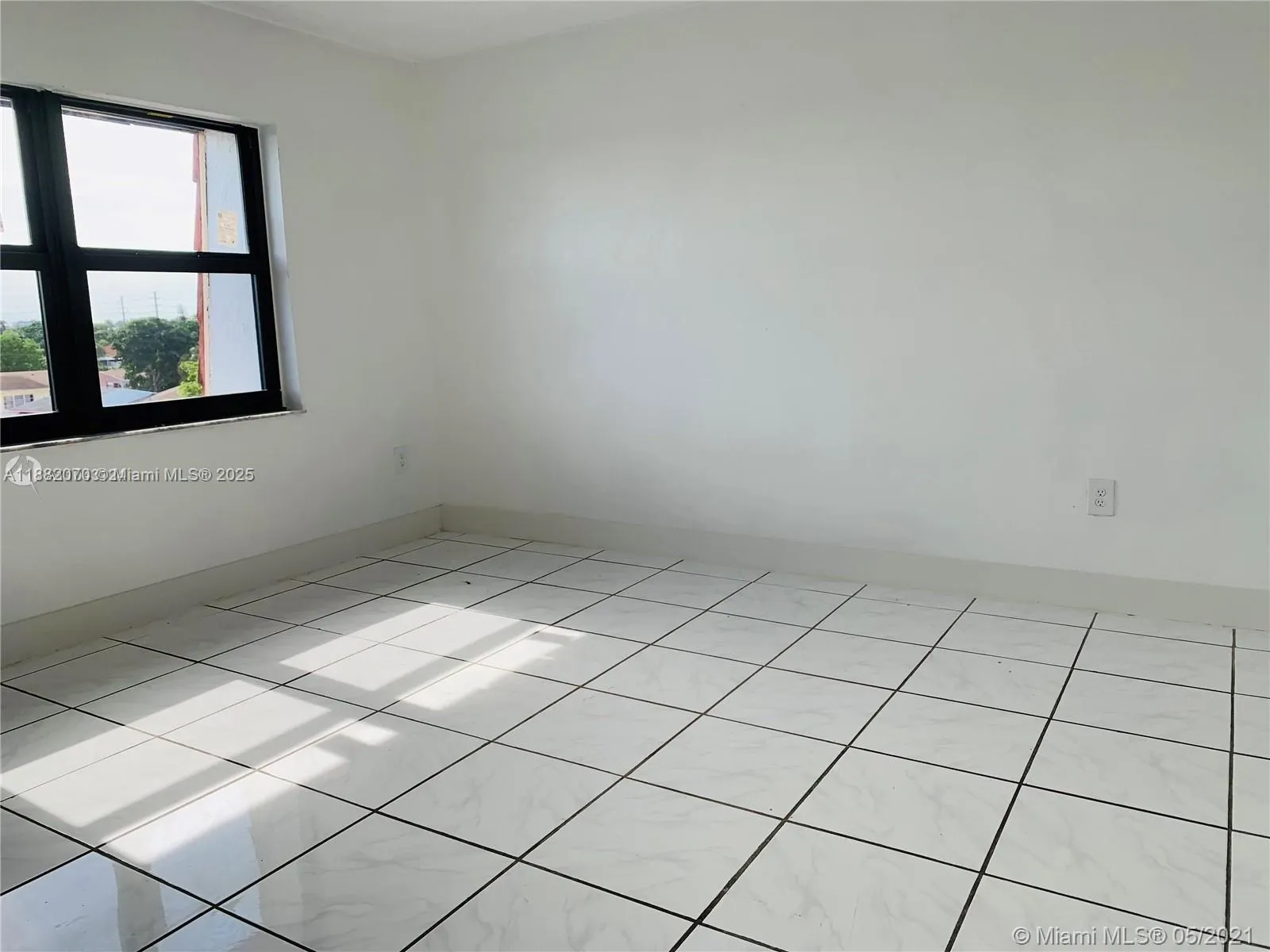 1325 W 68th St, #514