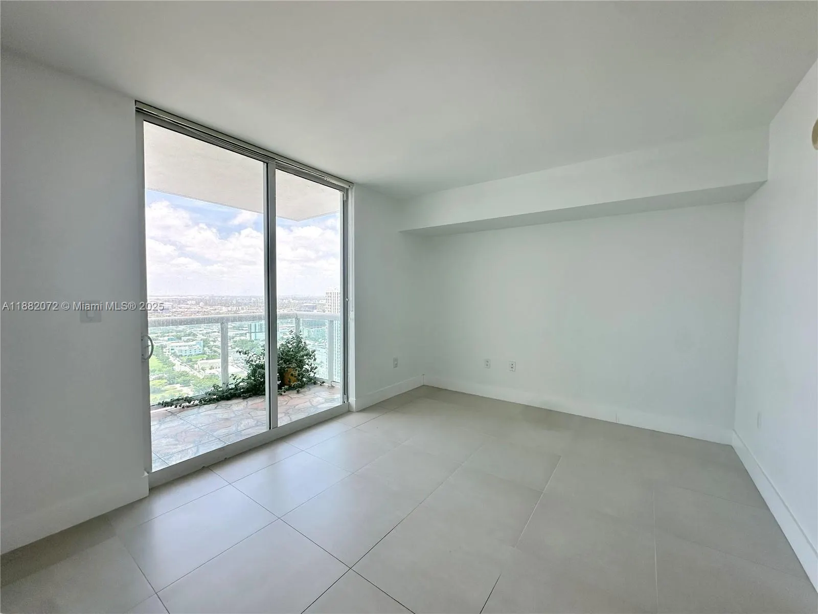 1800 N Bayshore Dr, #4102