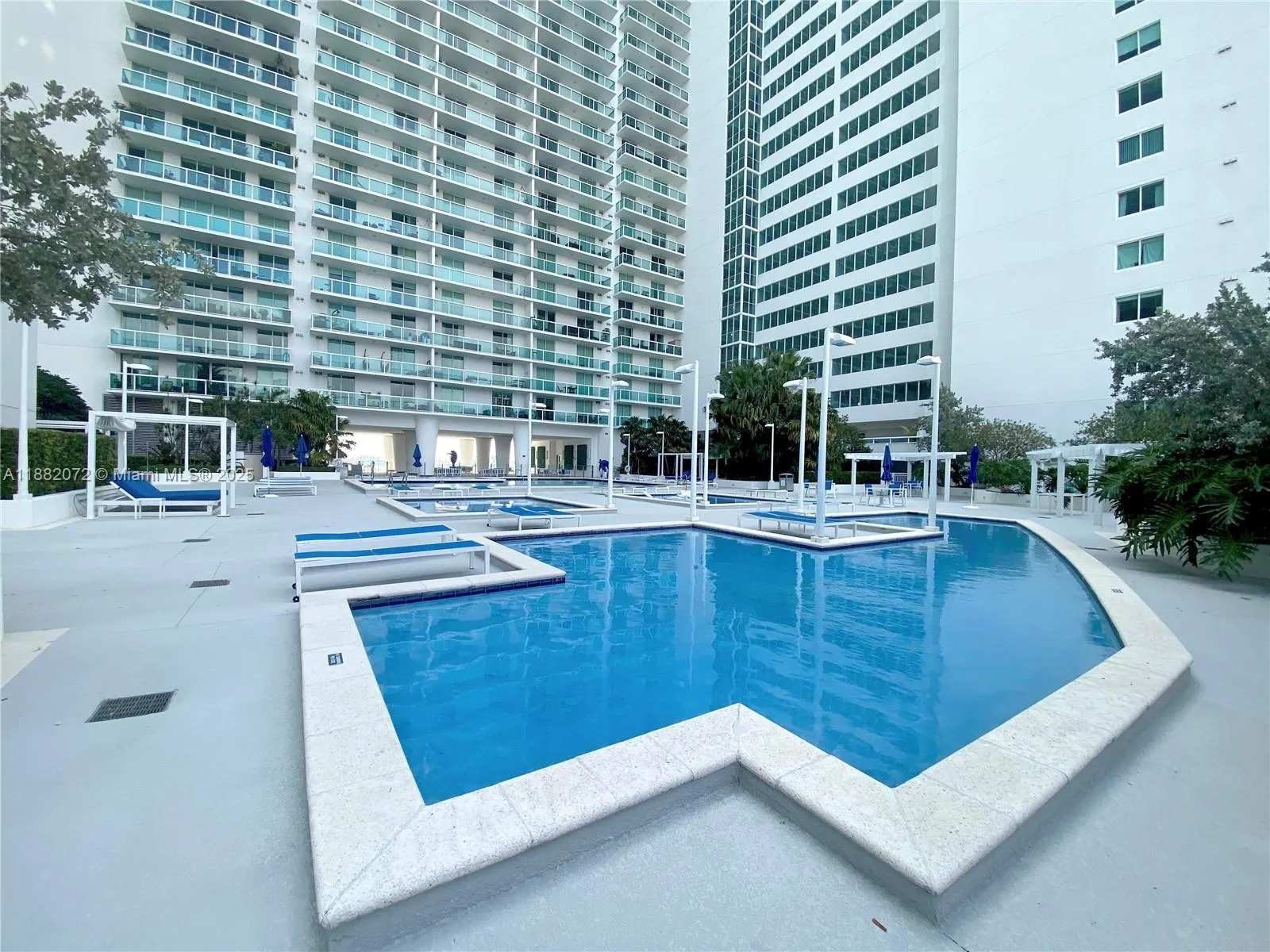 1800 N Bayshore Dr, #4102