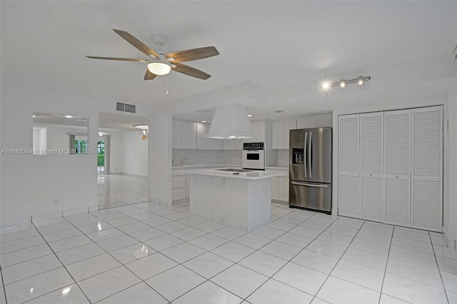 2220 NE 11th St