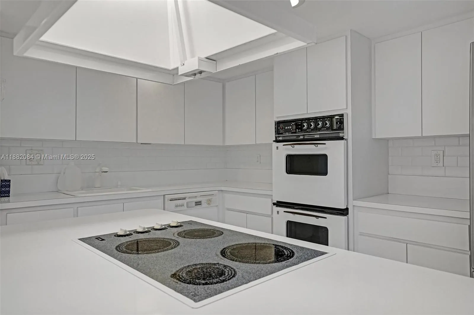 2220 NE 11th St