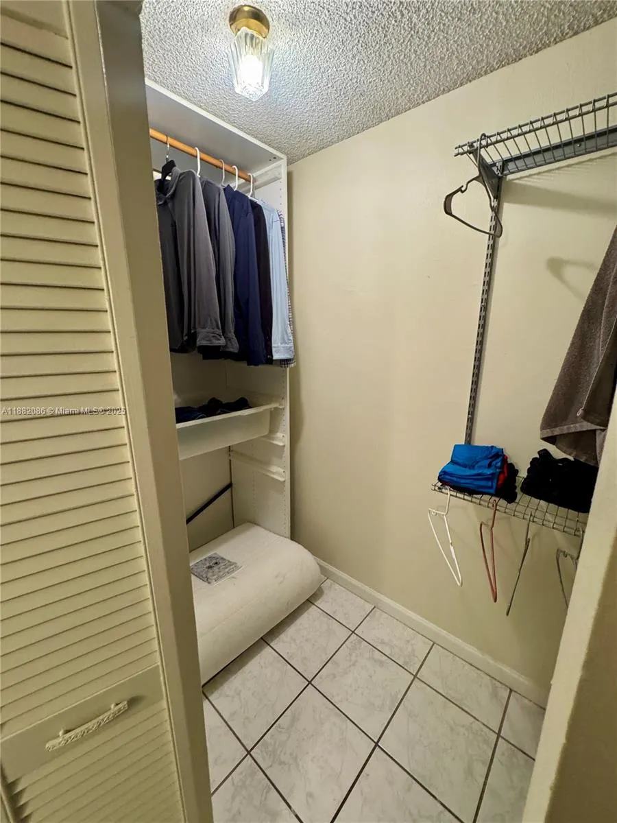 2401 Collins Ave, #611