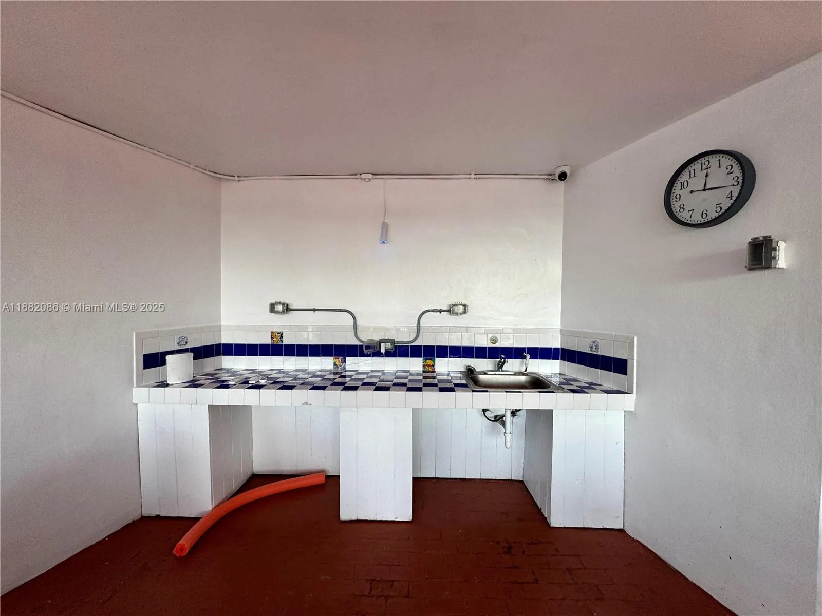 2401 Collins Ave, #611