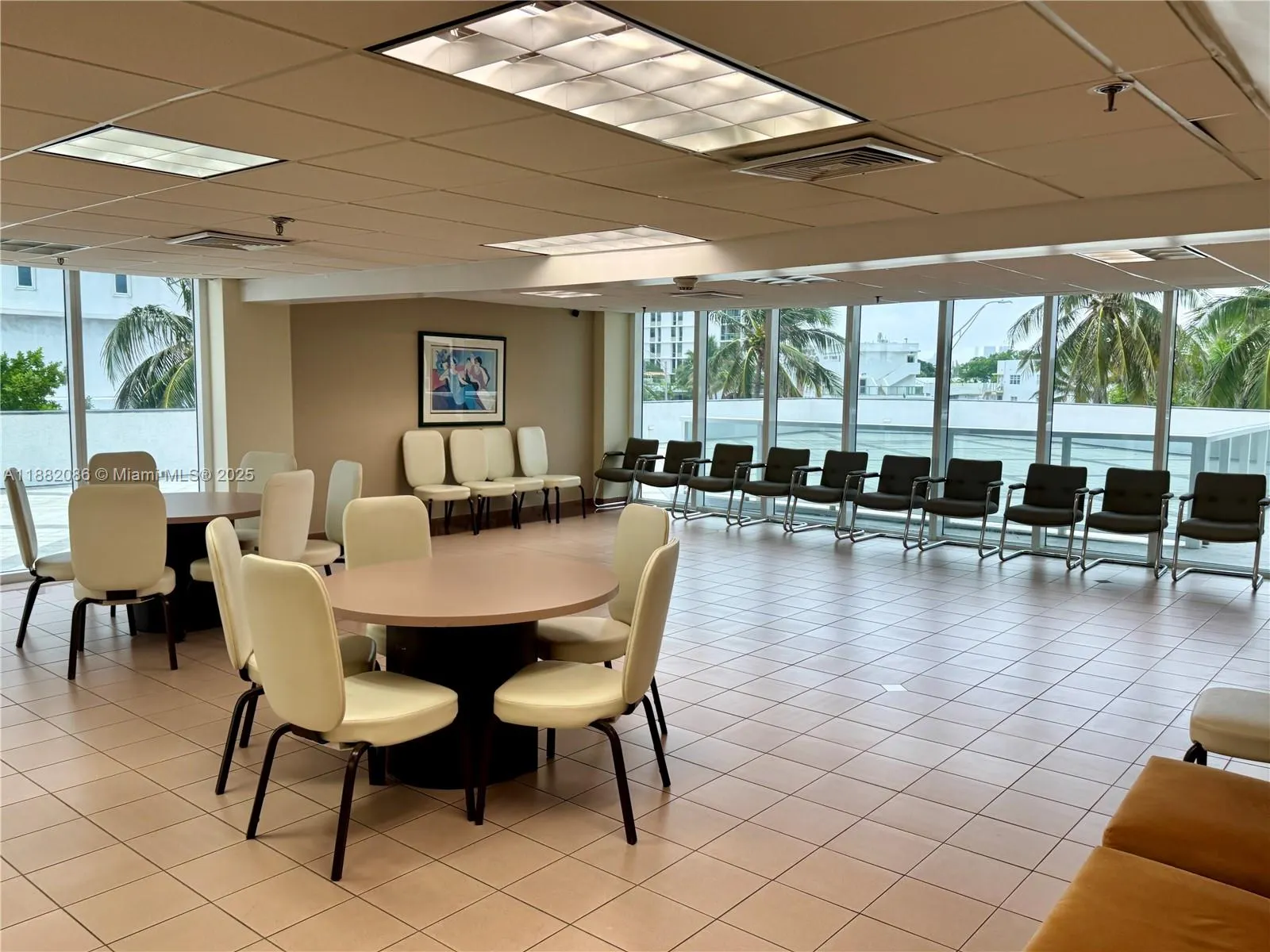 2401 Collins Ave, #611