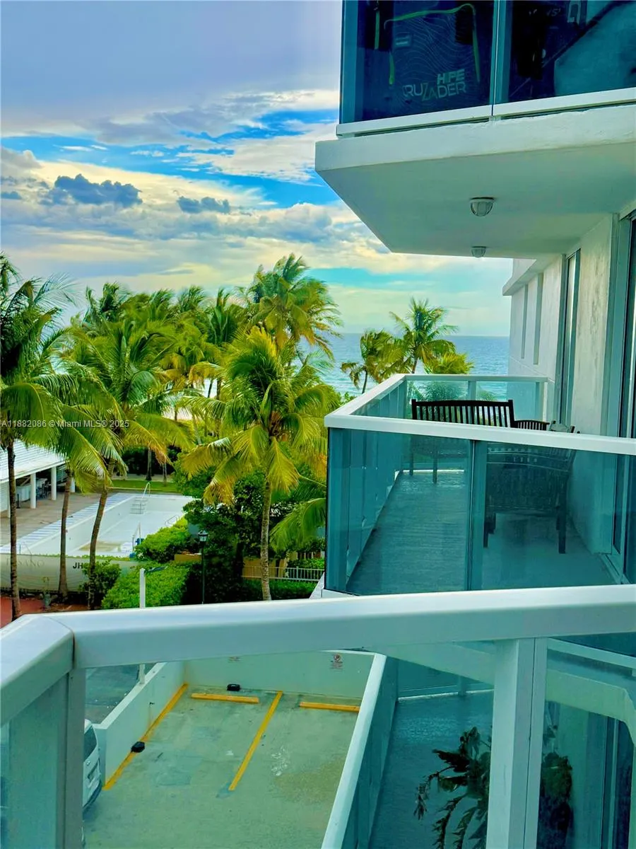 2401 Collins Ave, #611