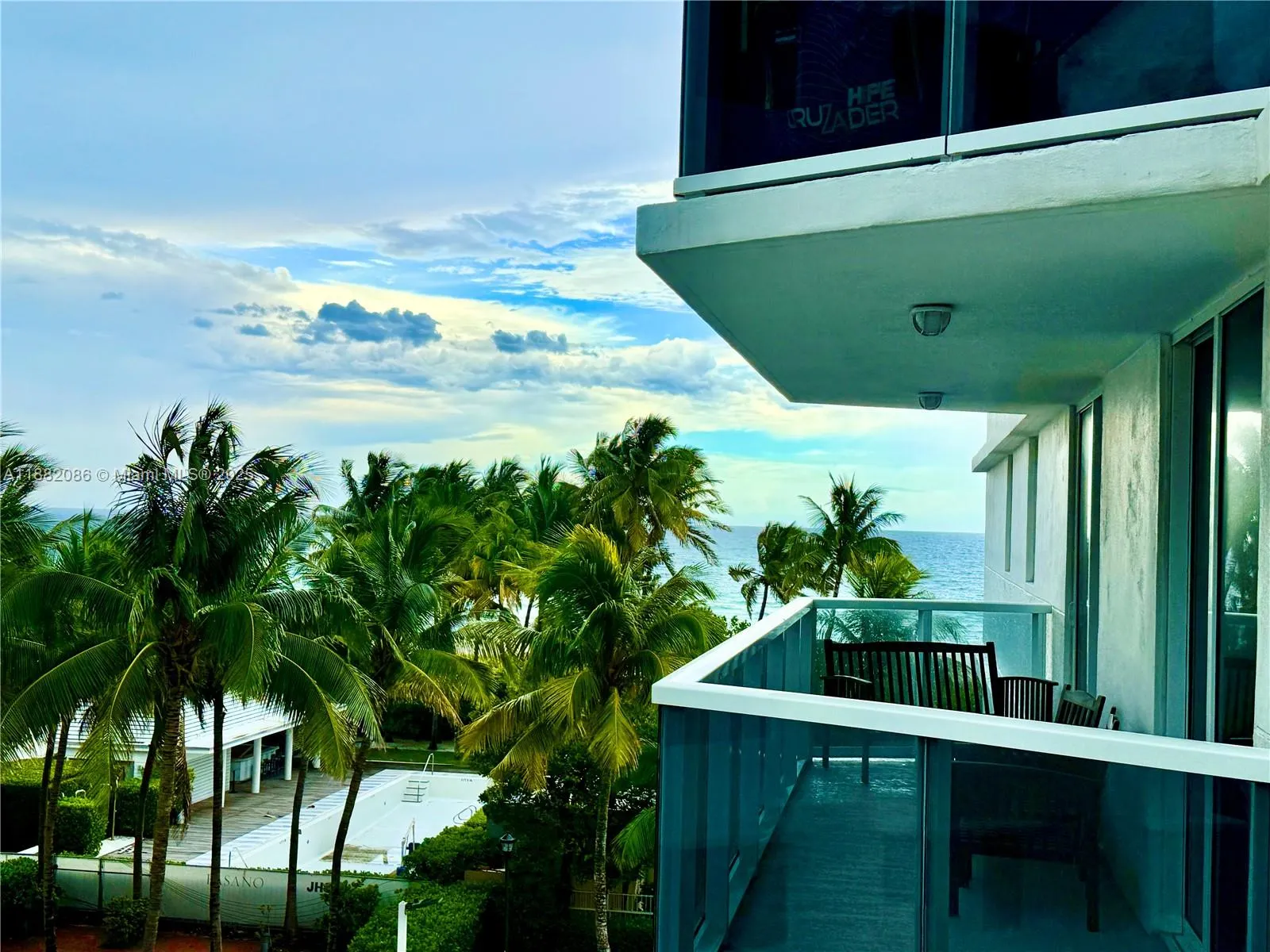 2401 Collins Ave, #611