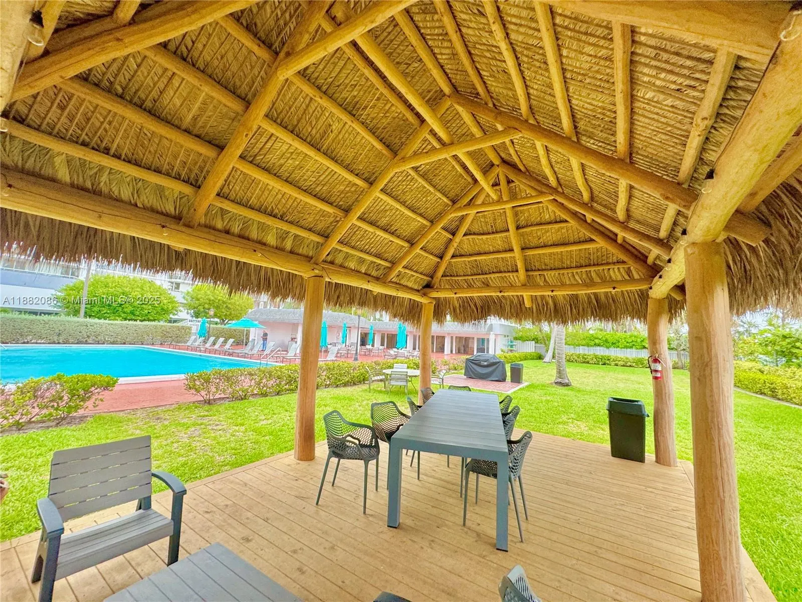 2401 Collins Ave, #611