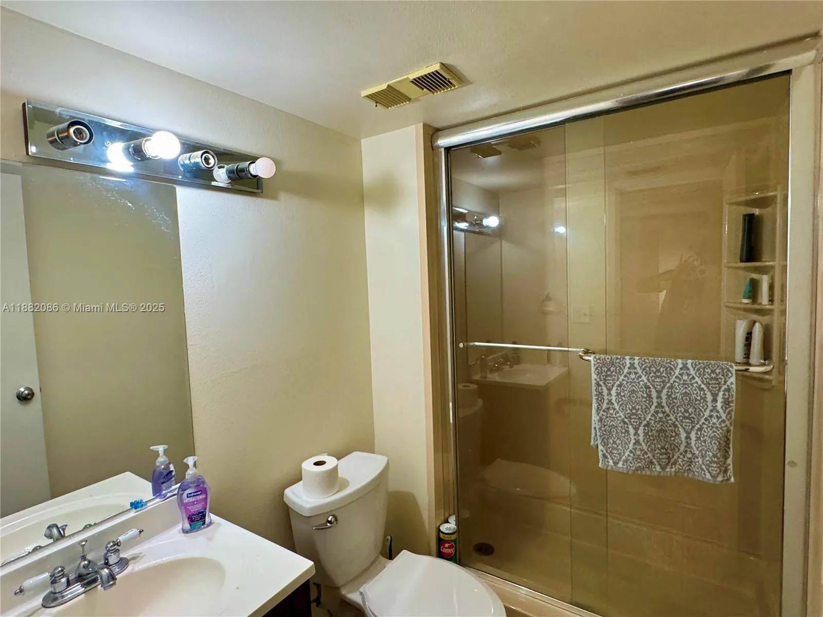 2401 Collins Ave, #611