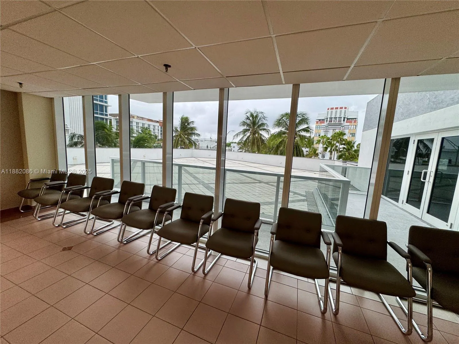 2401 Collins Ave, #611