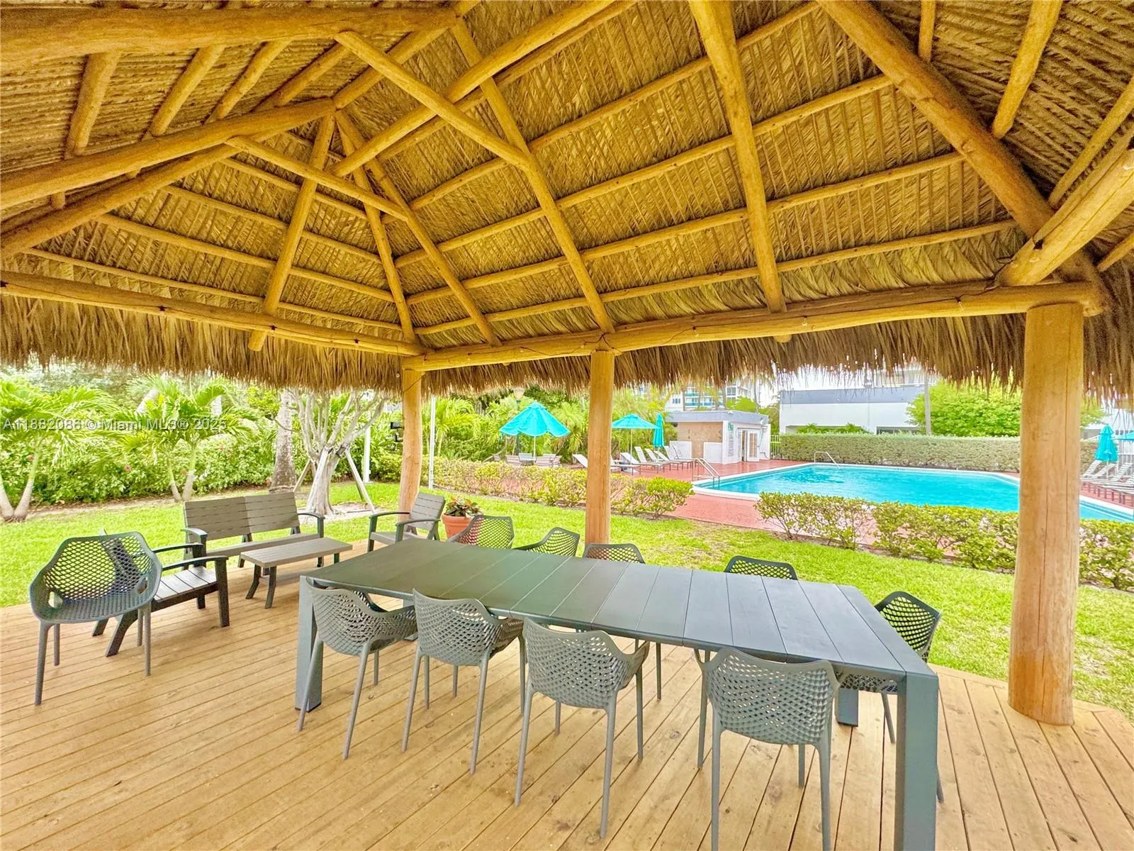 2401 Collins Ave, #611
