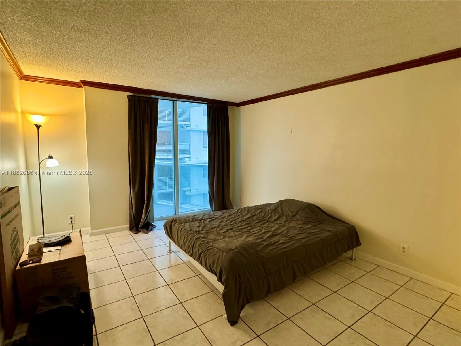 2401 Collins Ave, #611