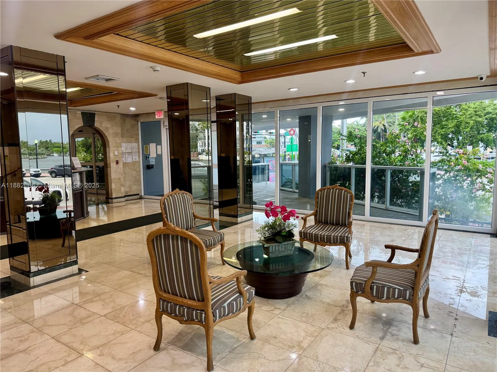 2401 Collins Ave, #611