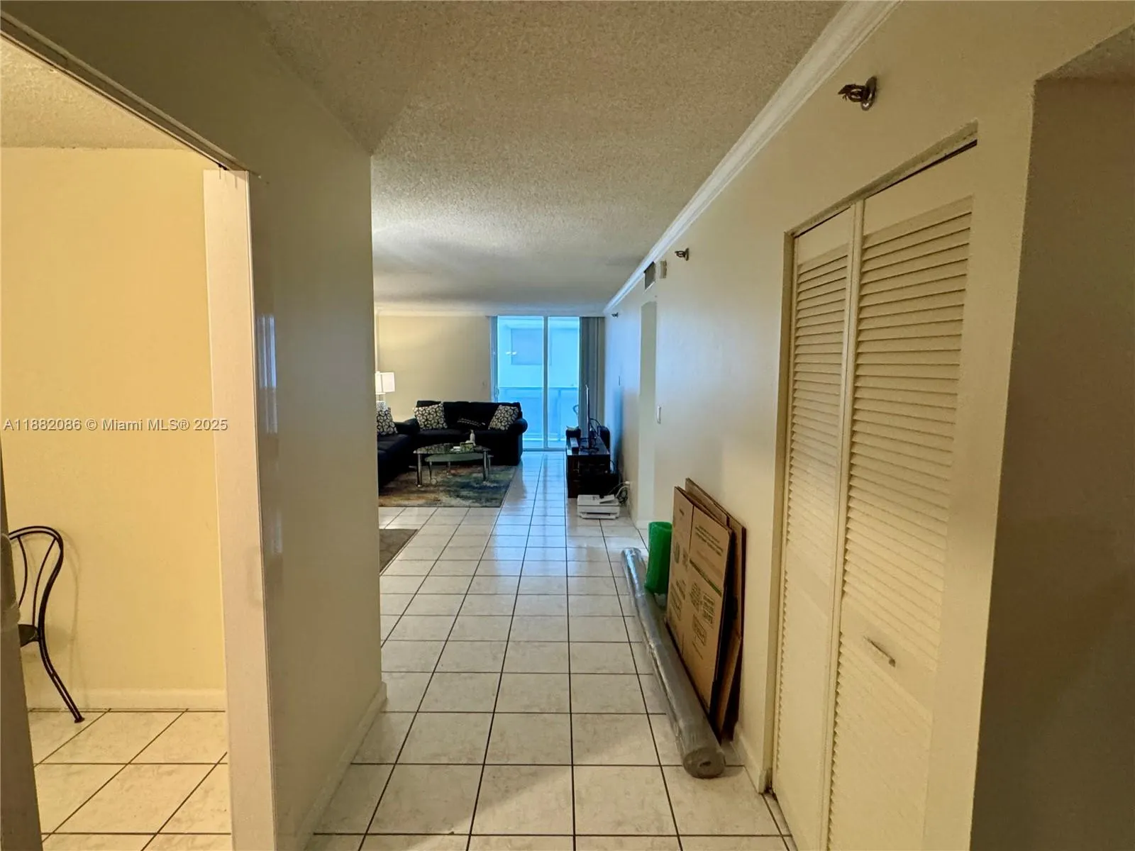 2401 Collins Ave, #611