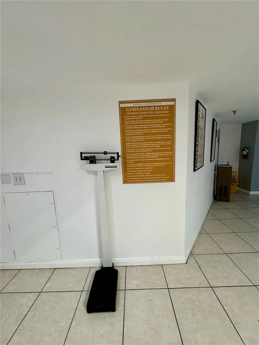 2401 Collins Ave, #611