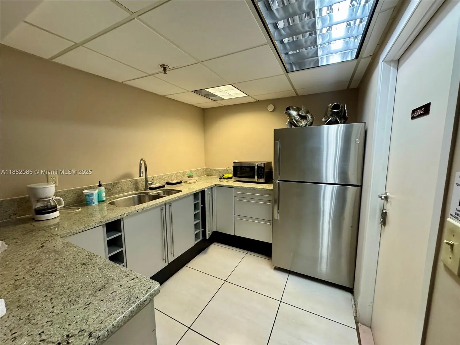 2401 Collins Ave, #611