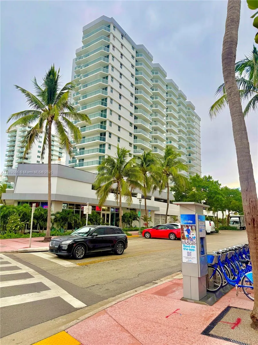 2401 Collins Ave, #611