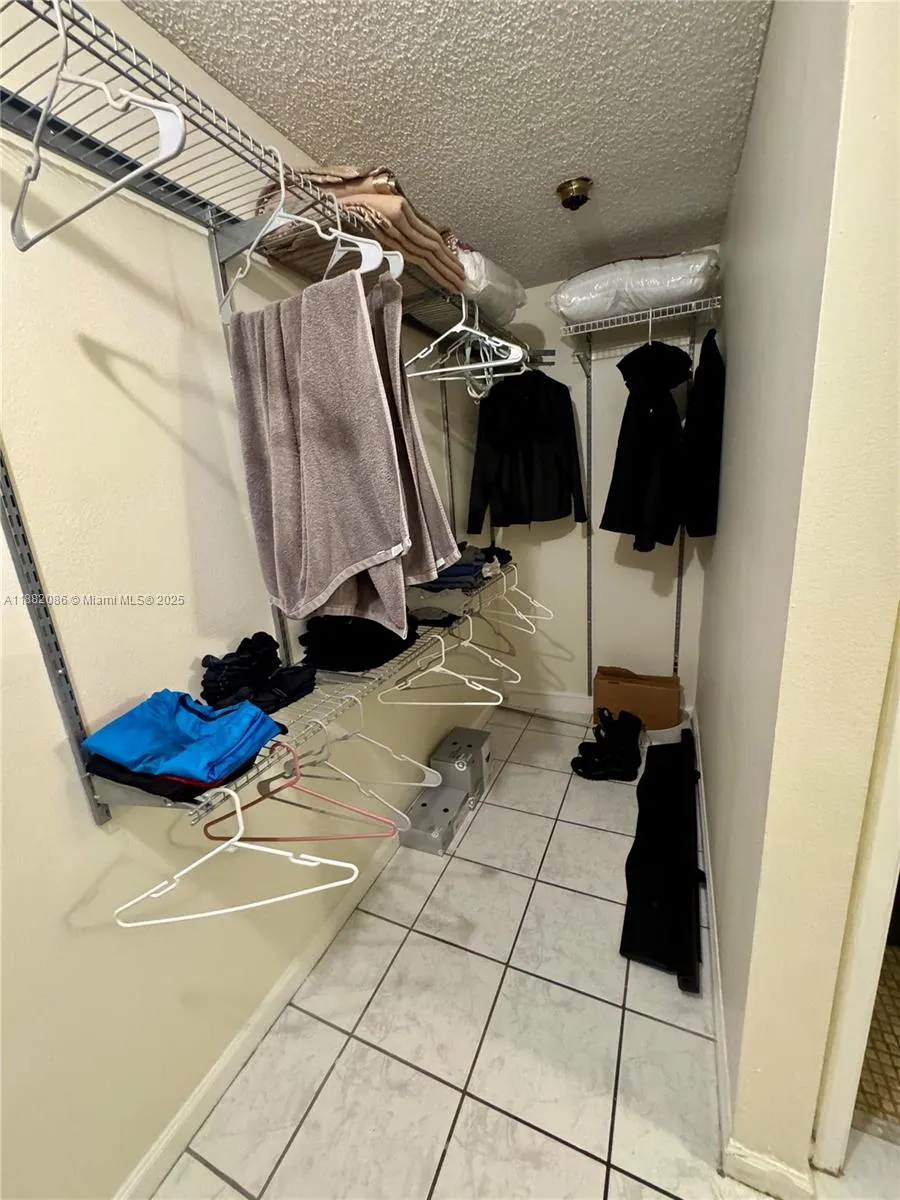 2401 Collins Ave, #611