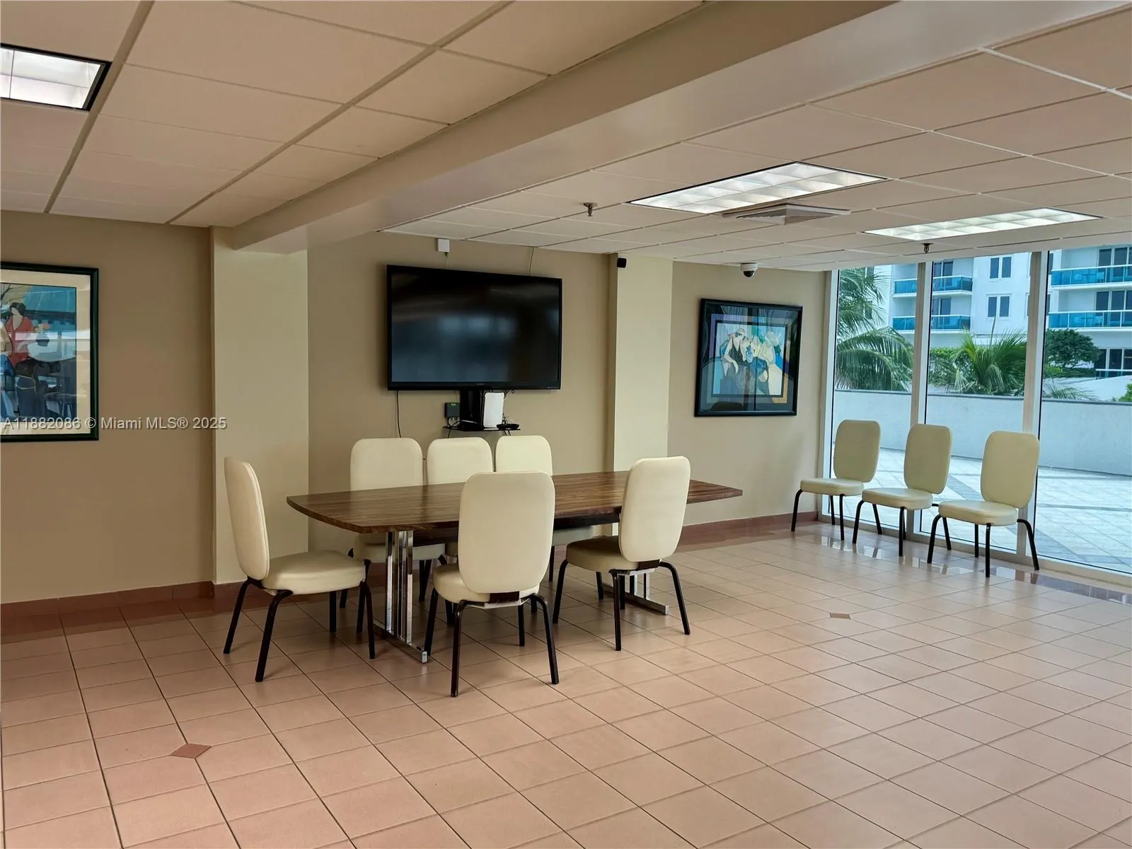 2401 Collins Ave, #611