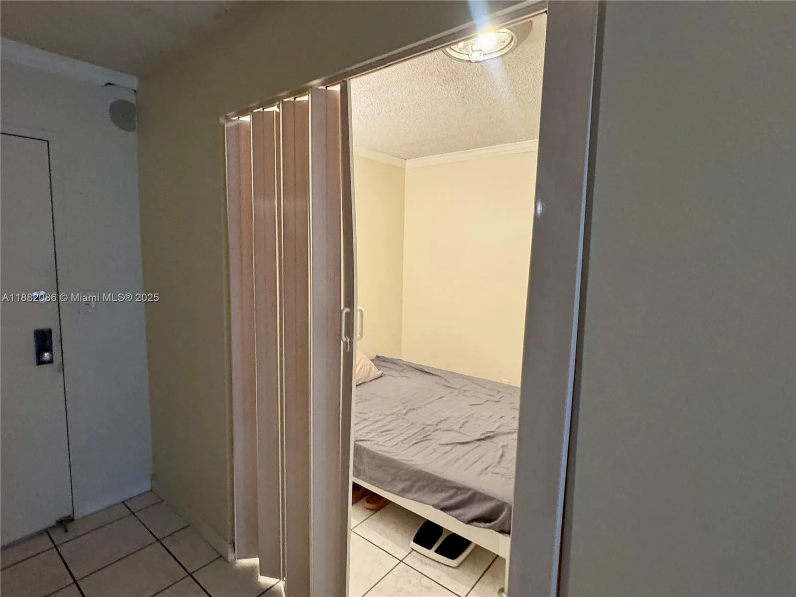 2401 Collins Ave, #611