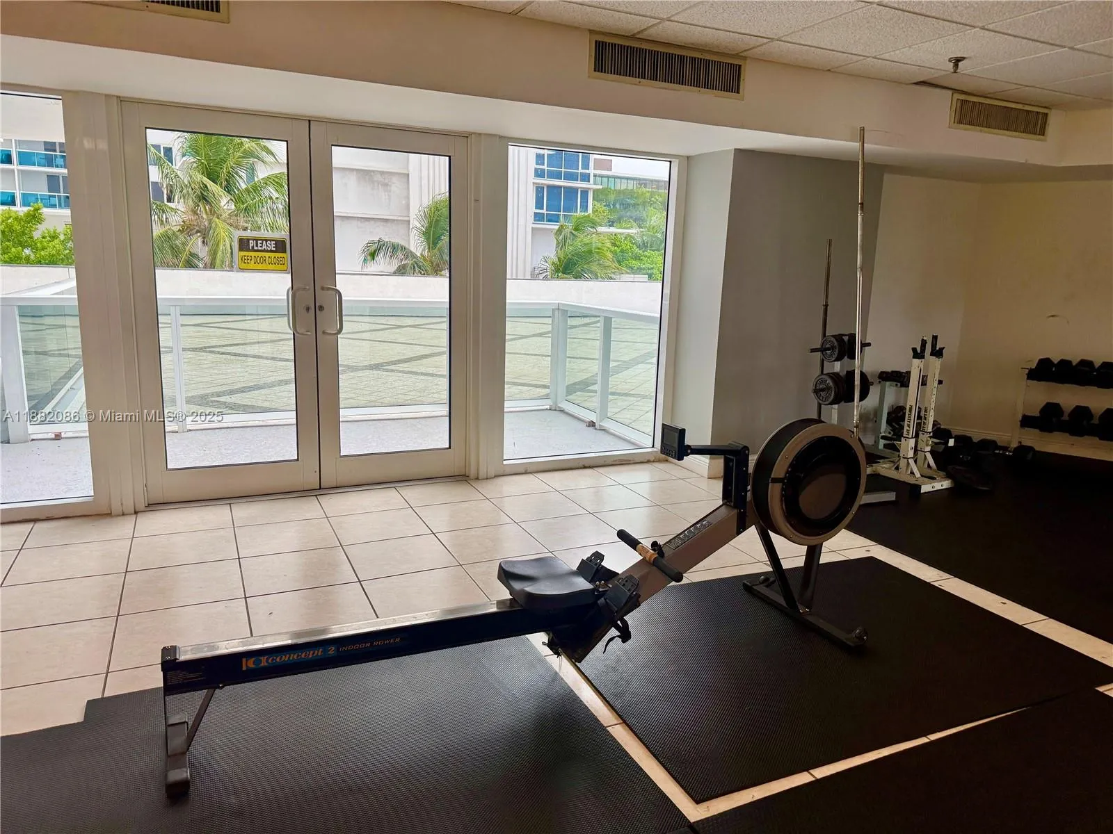 2401 Collins Ave, #611