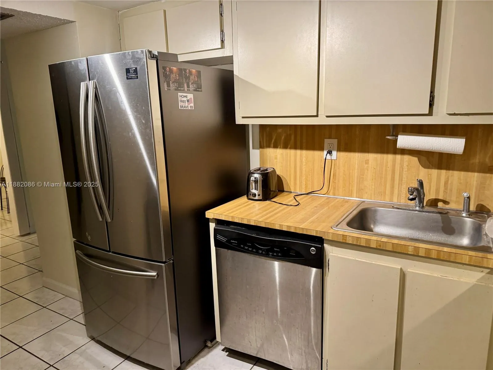 2401 Collins Ave, #611