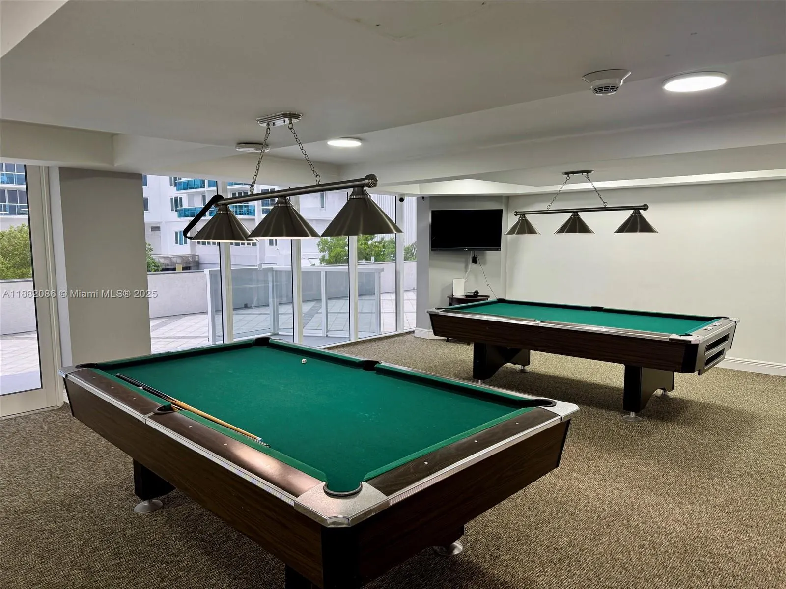 2401 Collins Ave, #611