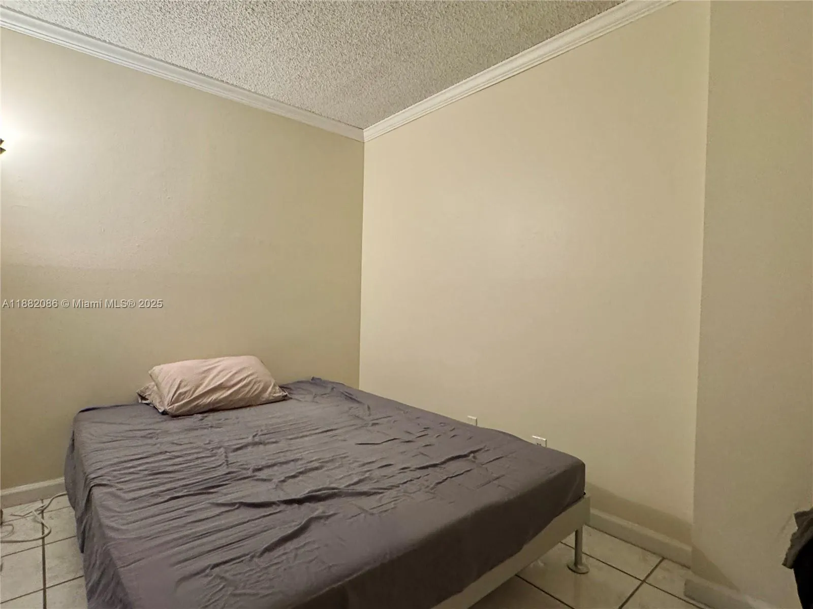 2401 Collins Ave, #611