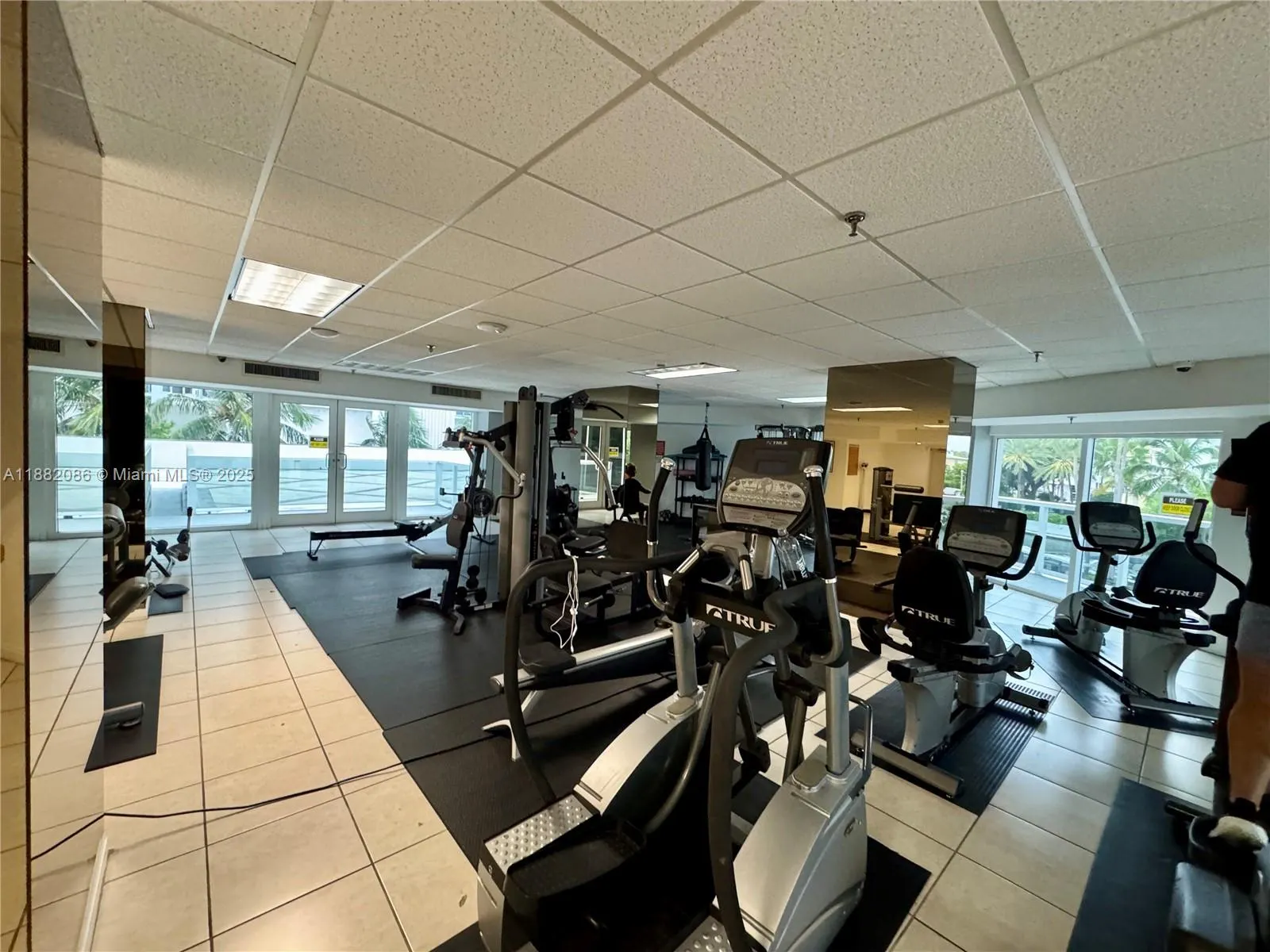 2401 Collins Ave, #611