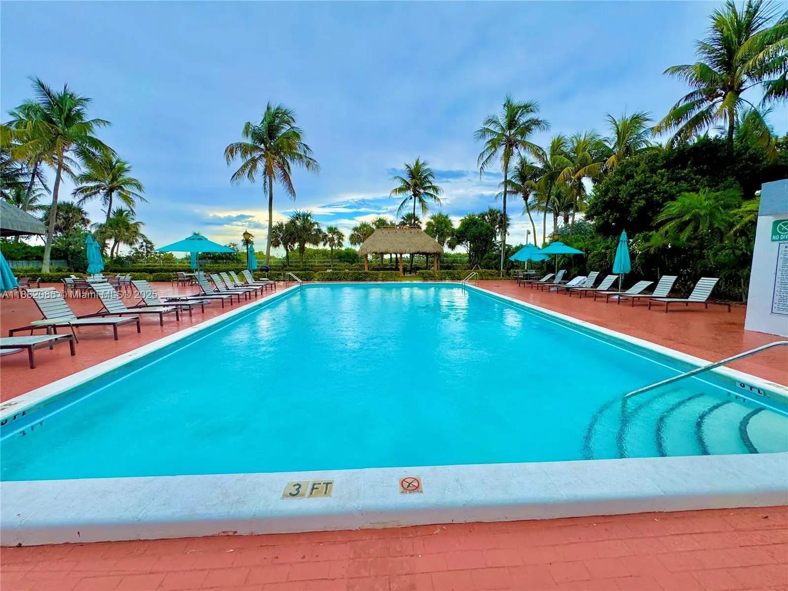 2401 Collins Ave, #611