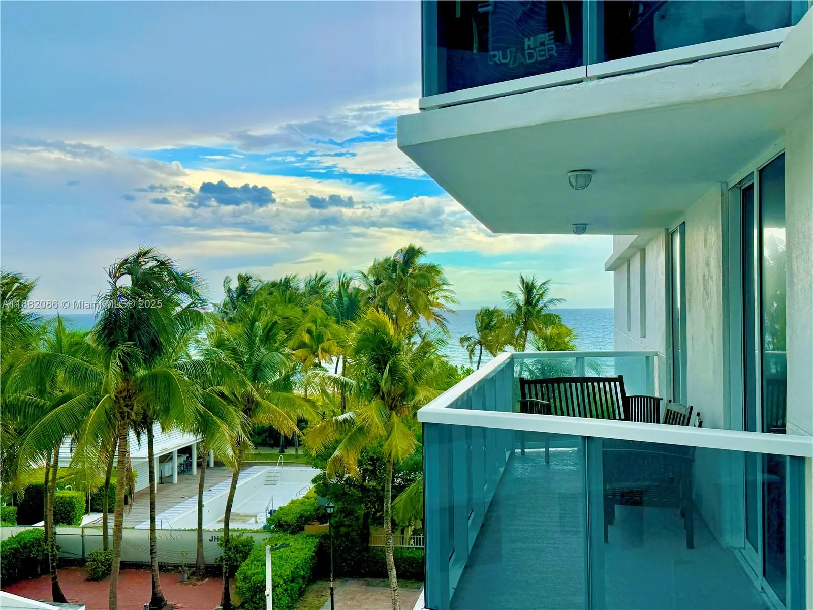 2401 Collins Ave, #611