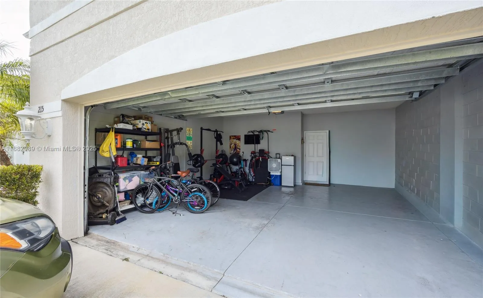 215 Abbotsbury Dr