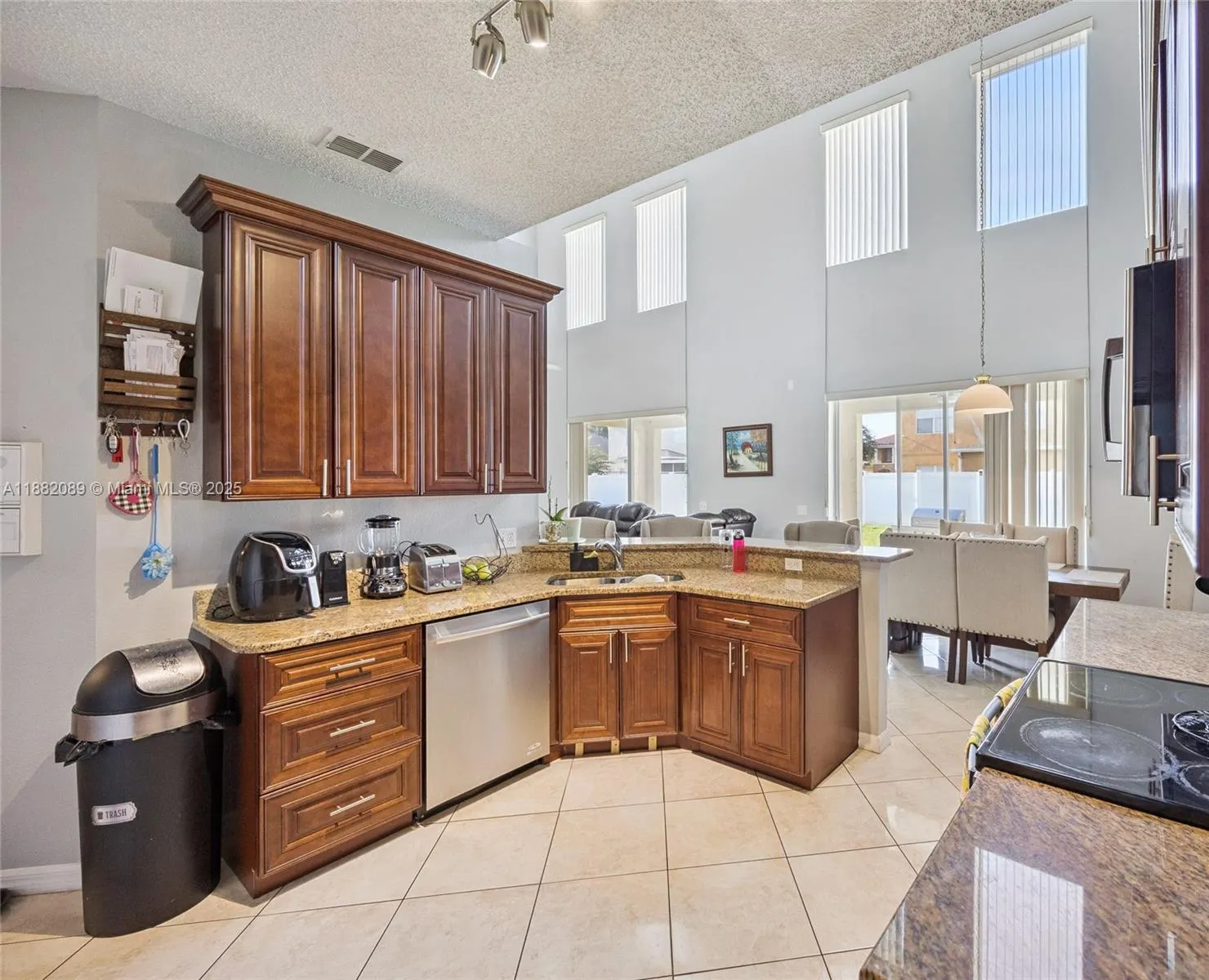 215 Abbotsbury Dr