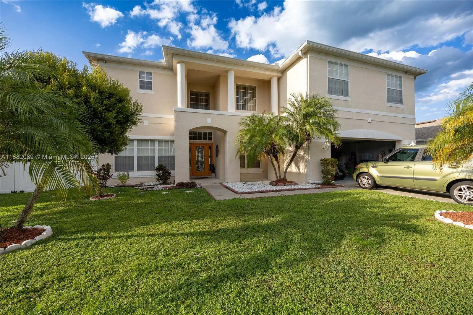 215 Abbotsbury Dr