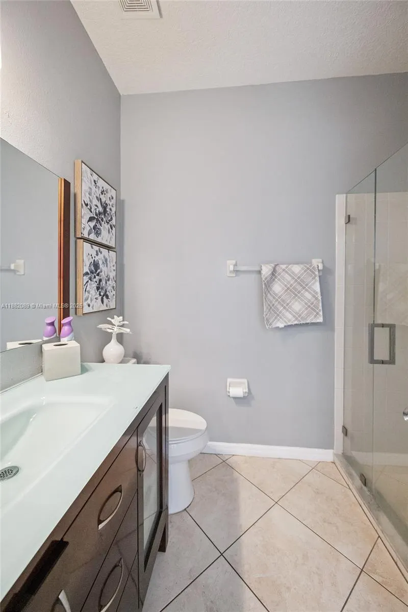 215 Abbotsbury Dr