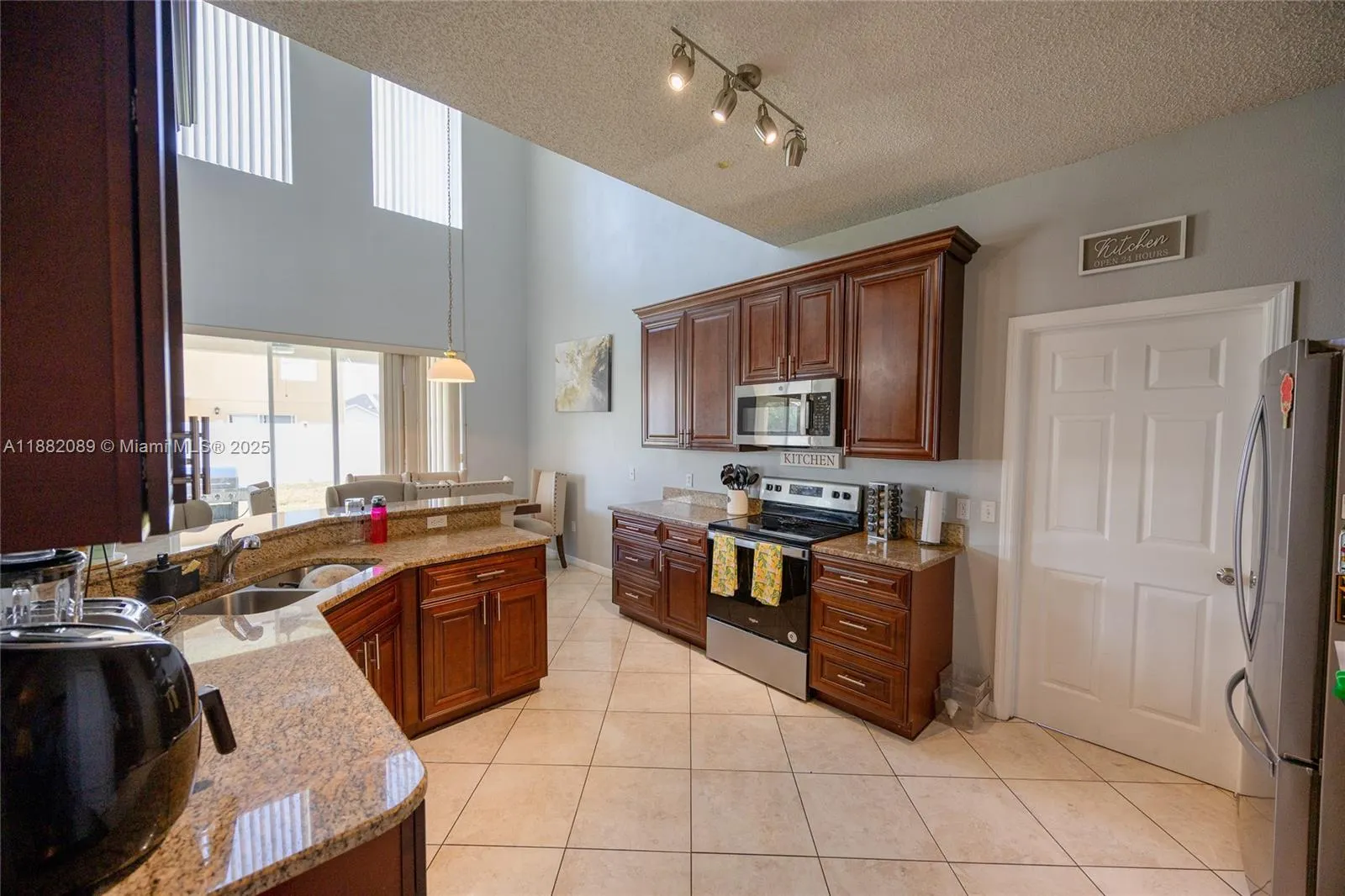 215 Abbotsbury Dr