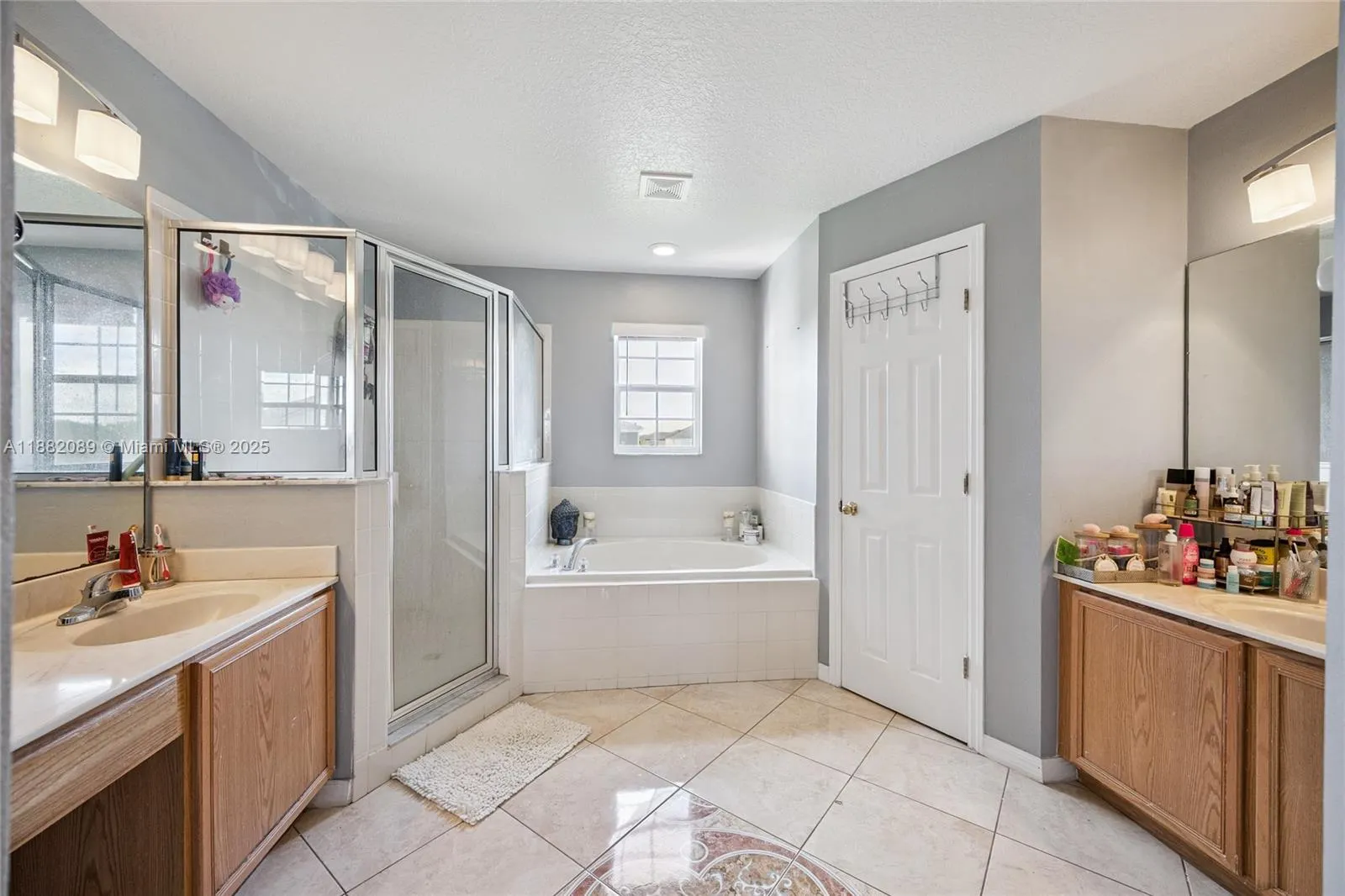 215 Abbotsbury Dr