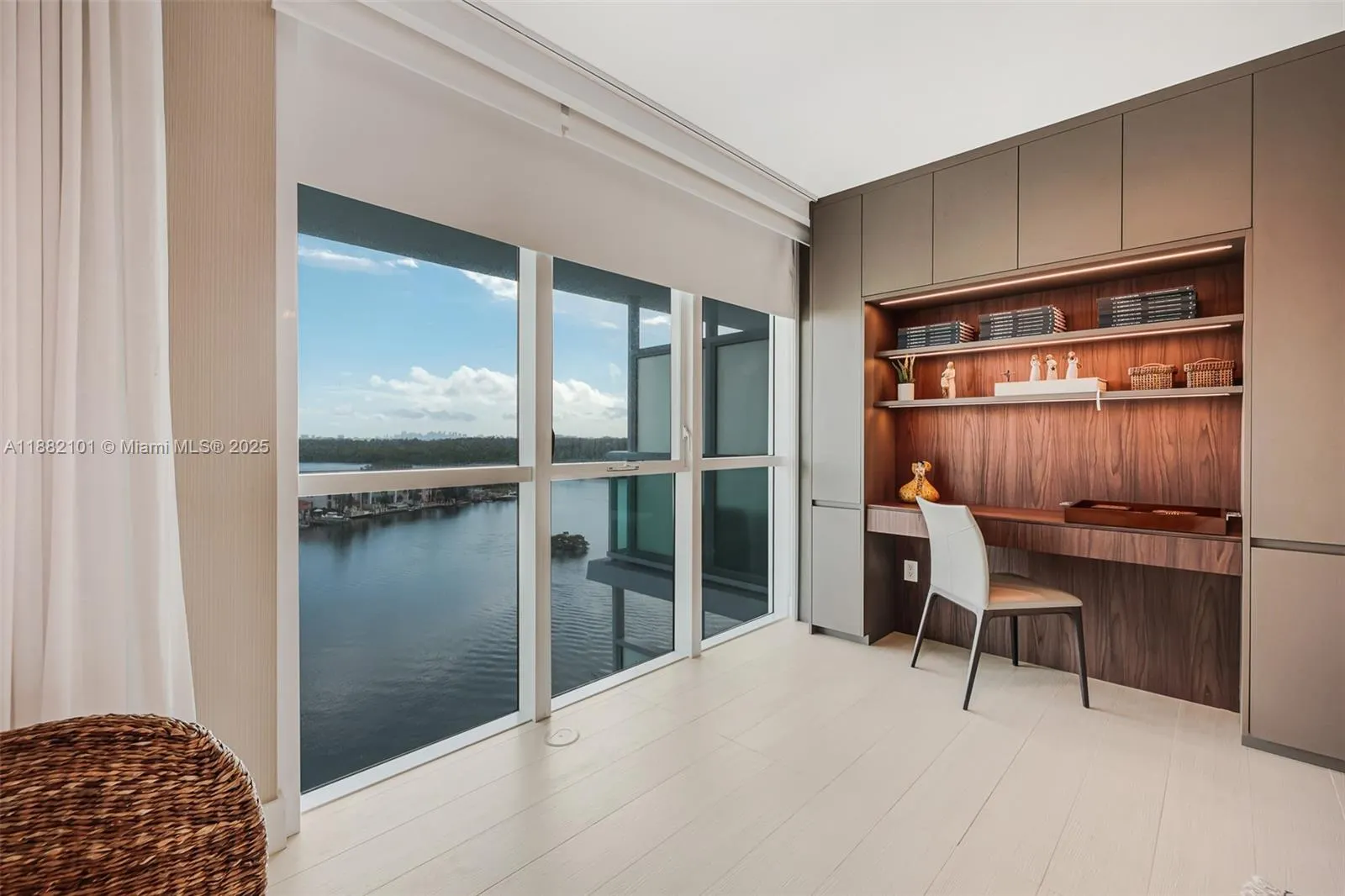400 Sunny Isles Blvd, #920