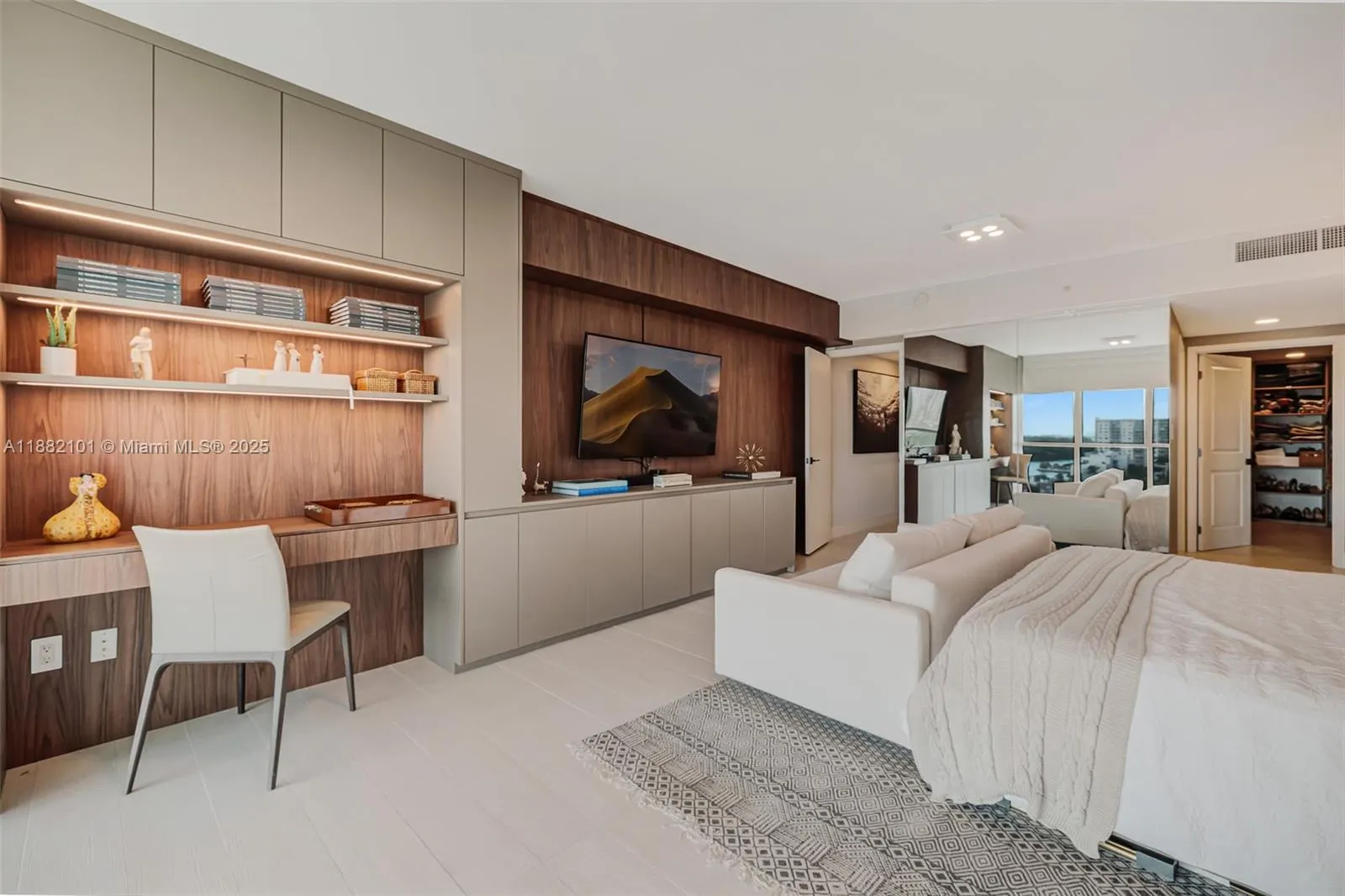 400 Sunny Isles Blvd, #920