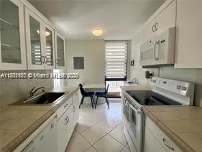 6061 Collins Ave, #17B